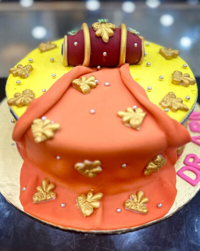 Dholak Chamak – Customized Mehndi Special Cake